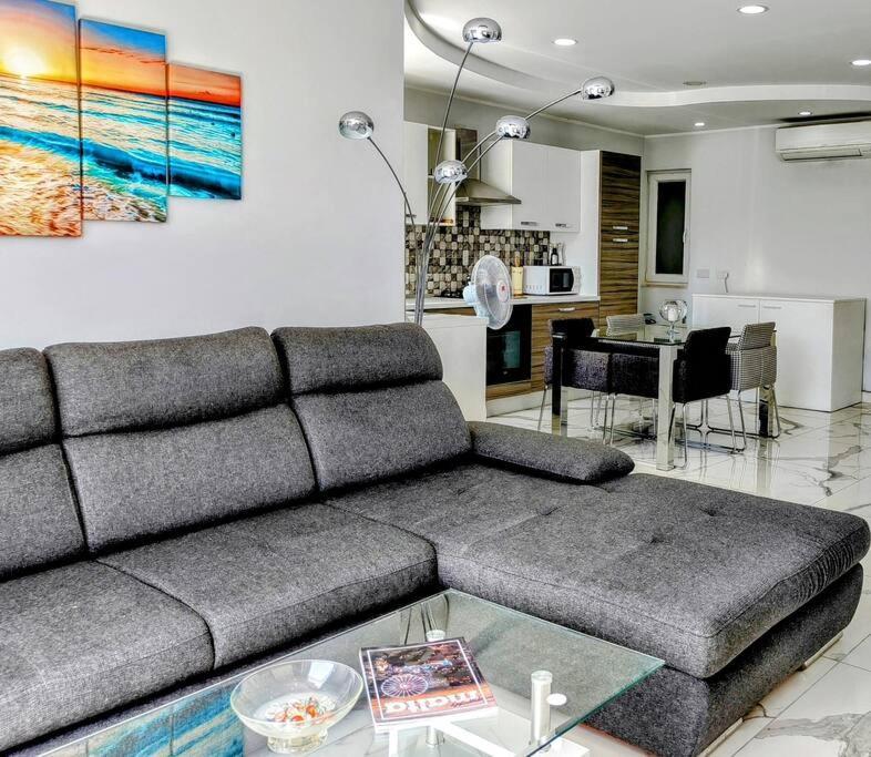 'Home Away From Home' By The Sea St. Julian's Zewnętrze zdjęcie